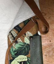 Load image into Gallery viewer, Apron in ochre / Green Monkey print