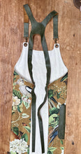 Load image into Gallery viewer, Apron in ochre / Green Monkey print