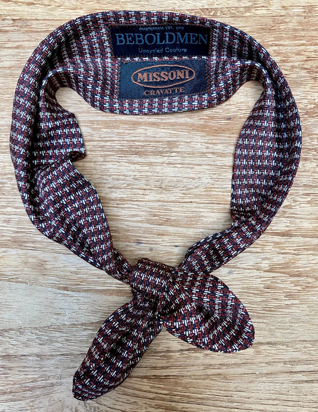 Silk accessoire recycled and made of a Missoni silk tie