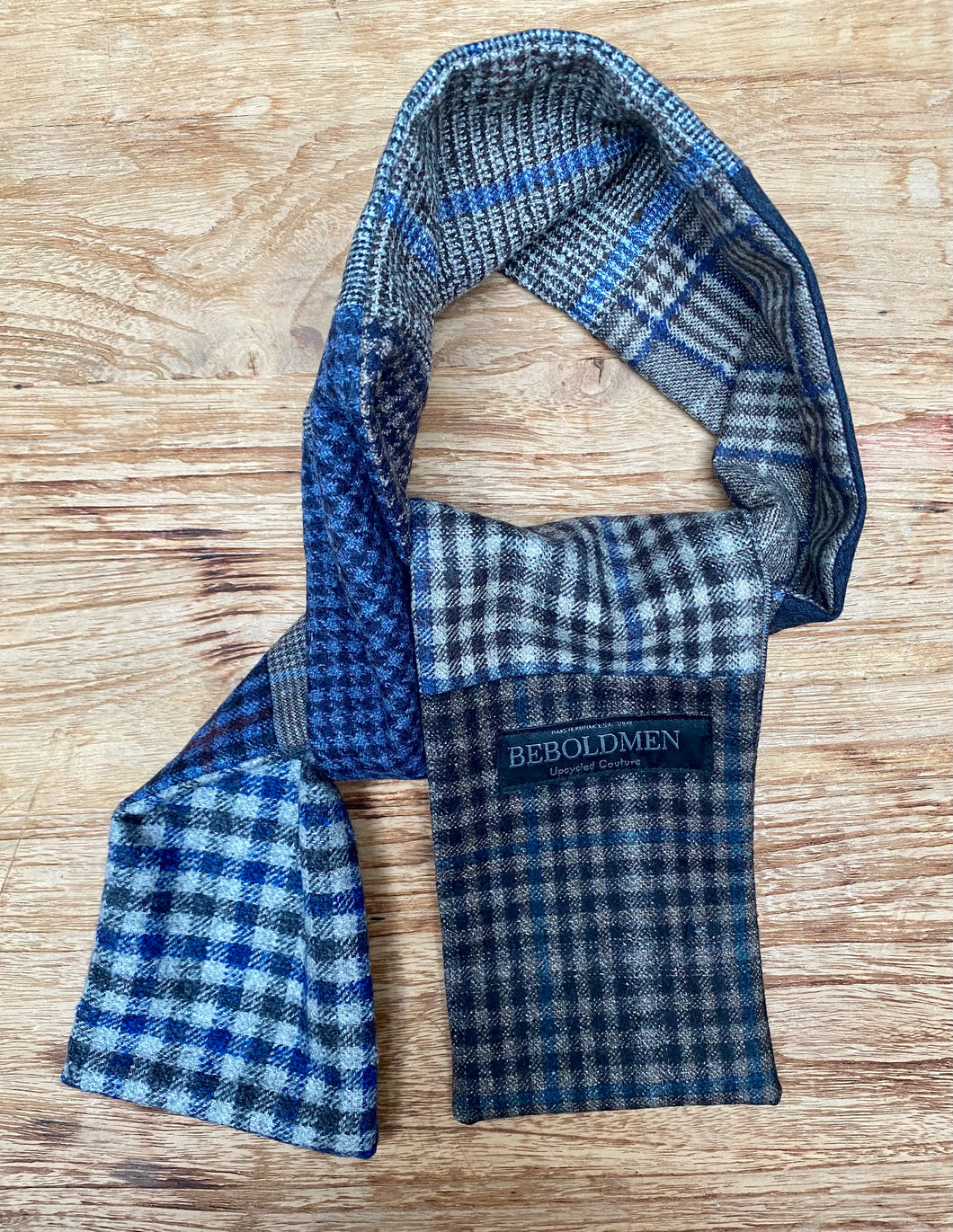 Woolen scarf in warm blue